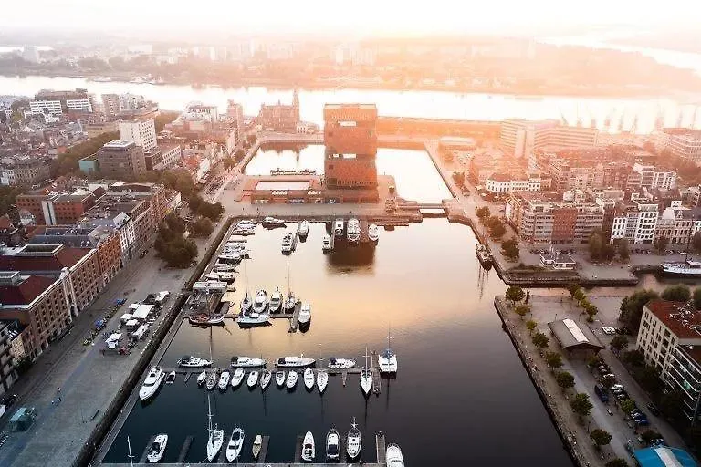 Casa vacanze Stylish Home On The Waterfront Near Antwerp Historic Center